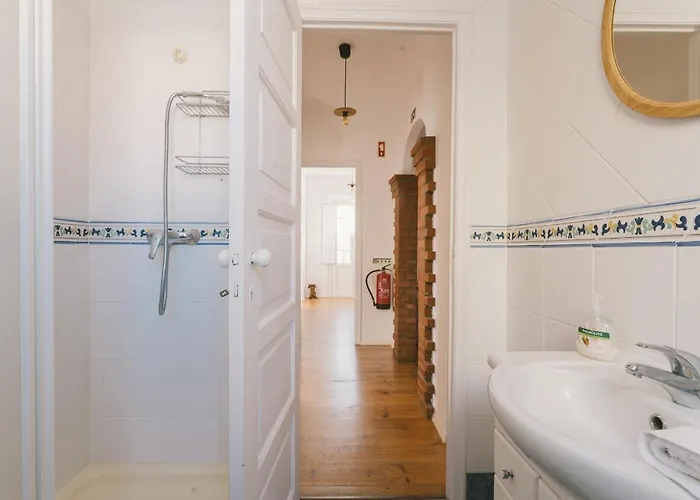 56 - Charming House In בית נופש