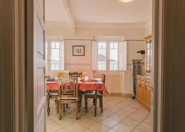 56 - Charming House In * פניש